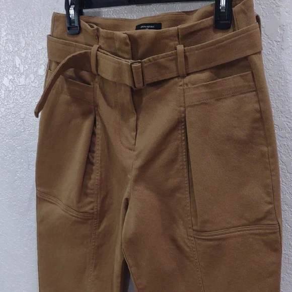 BANANA REPUBLIC Tan High-rise Tapered with Belt, Size 8. - Picture 5 of 17